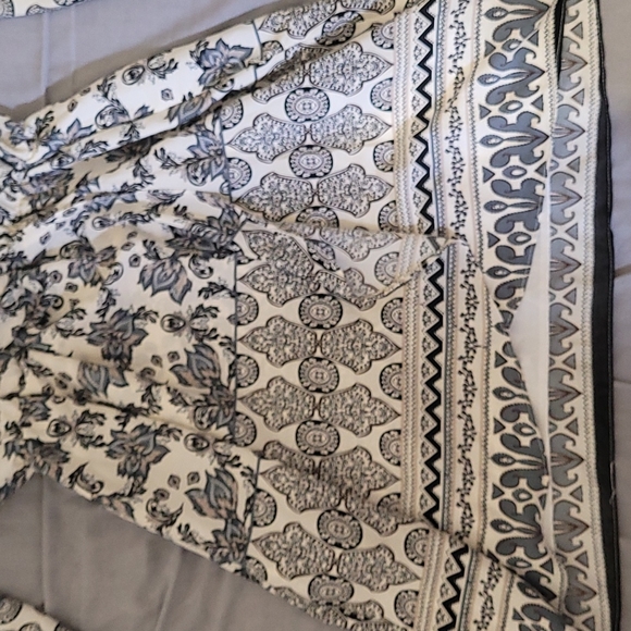 NWOT honey belle longsleeve wrap Dress with design - Picture 3 of 5